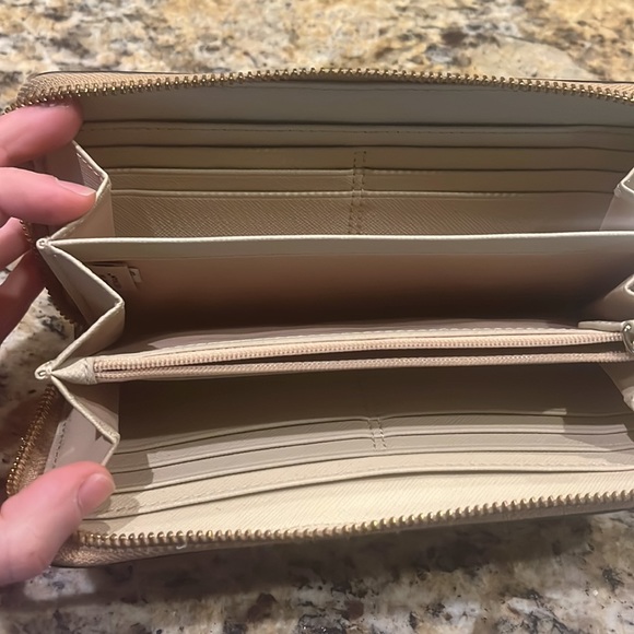 Gold Wallet - Picture 2 of 4